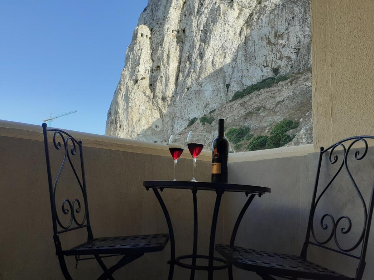 Bright And Central 2 Bedroom Flat In Gibraltar Exterior photo