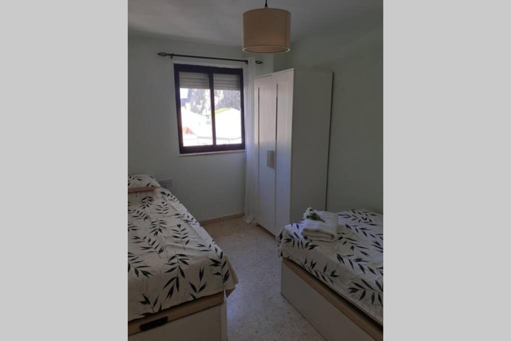 Bright And Central 2 Bedroom Flat In Gibraltar Exterior photo